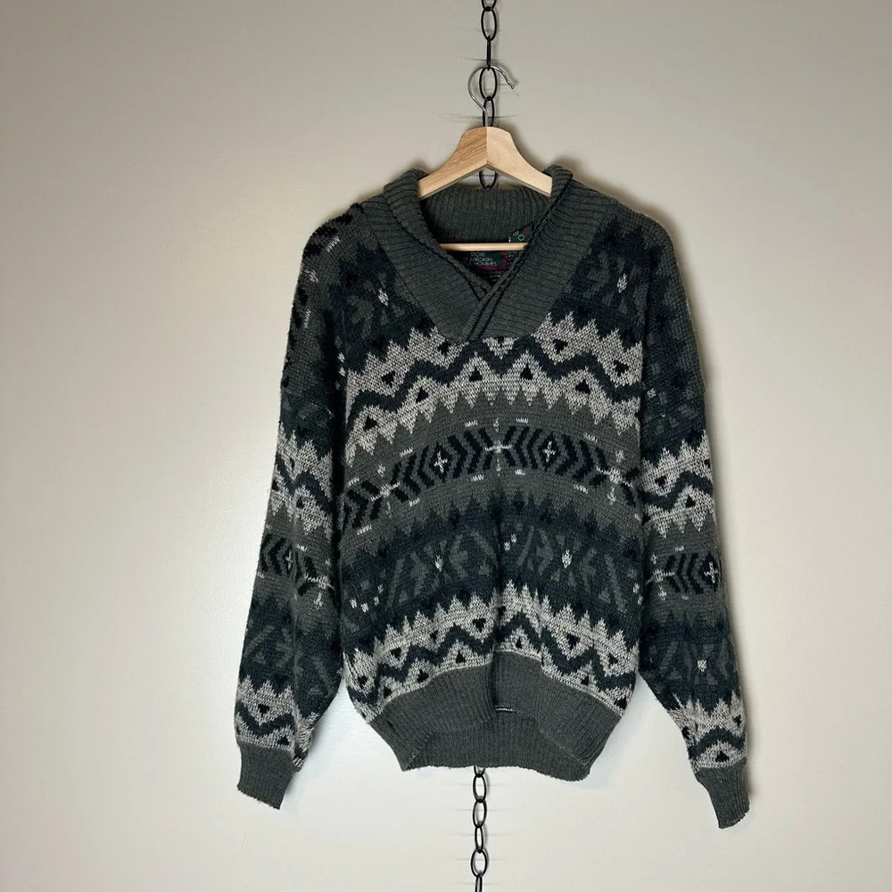 Vintage Men’s Store Abstract Swiped Swoop Neck Sweater Large